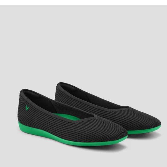 VIVAIA Lightweight Square-Toe V-Cut Flats (Margot Walker) size 39 | US size 8 - Picture 1 of 13
